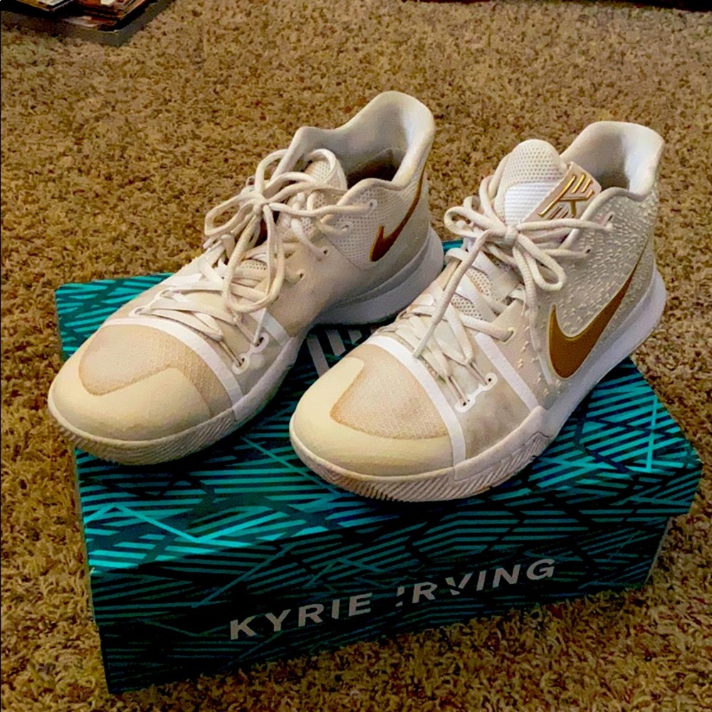 Kyrie 3 sneakers